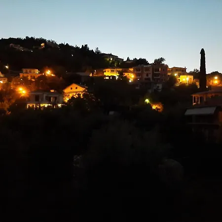 Nuria * Apolpaina